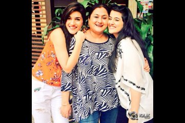 Celebrities With Mothers Exclusive Photos